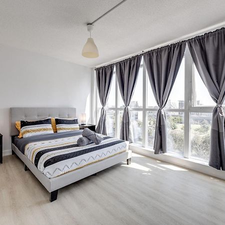 3Bdrm Lake View Condo In Toronto Exterior photo