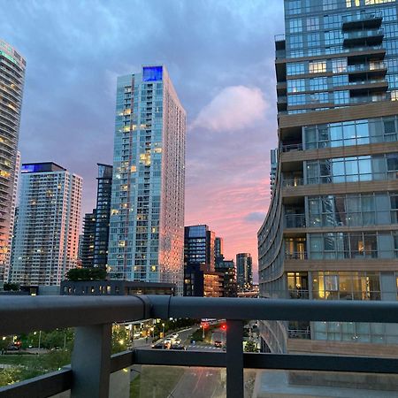 3Bdrm Lake View Condo In Toronto Exterior photo
