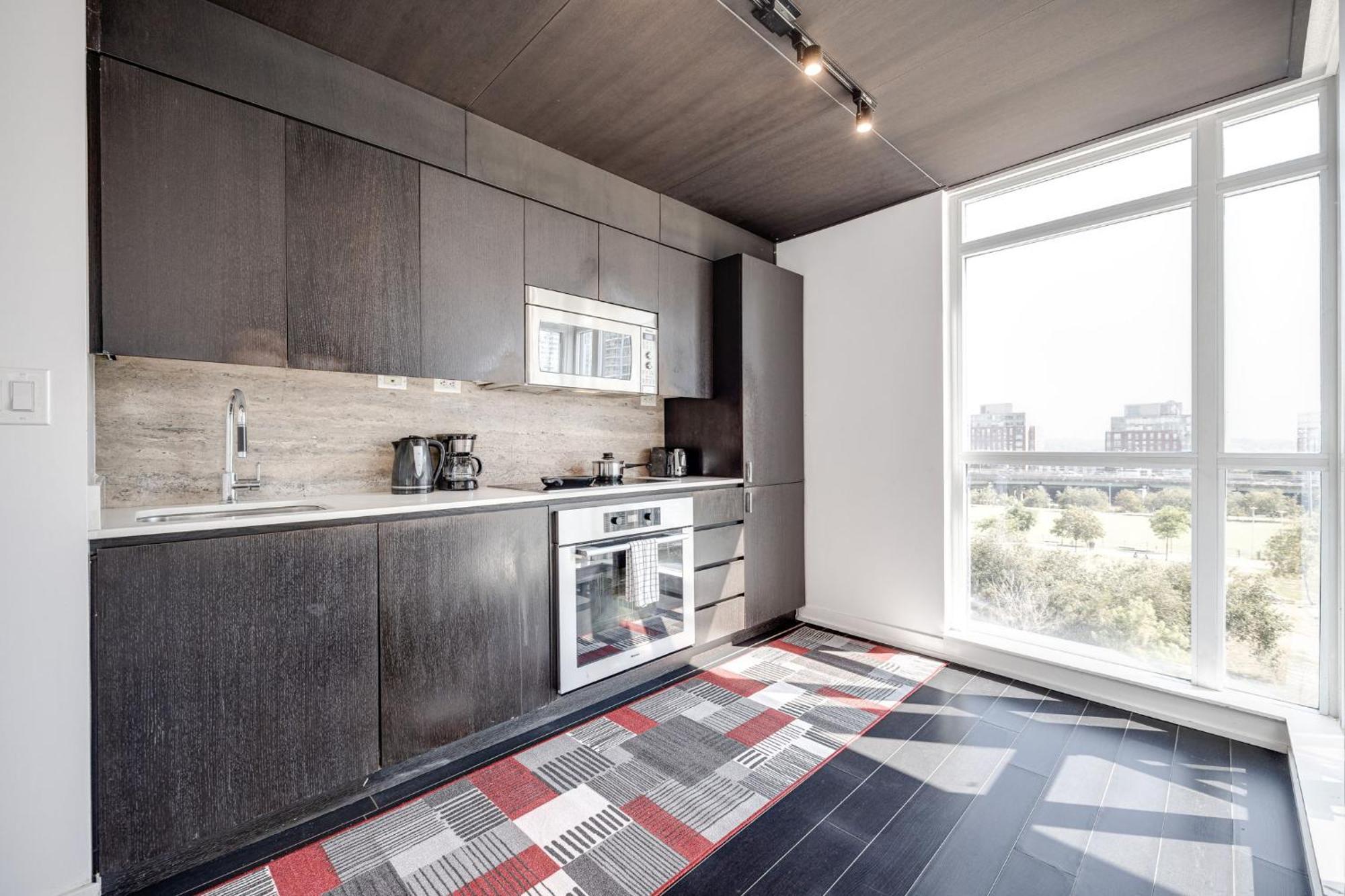 3Bdrm Lake View Condo In Toronto Exterior photo